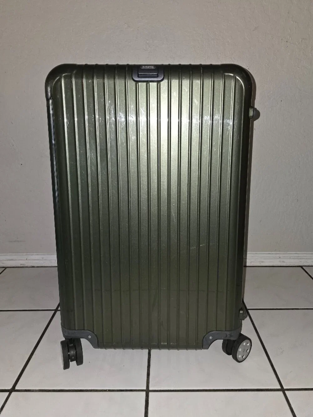 Rimowa Salsa Deluxe Multiwheel 830.90 Large 82L Check-In 4 Spinner Olive AS-IS